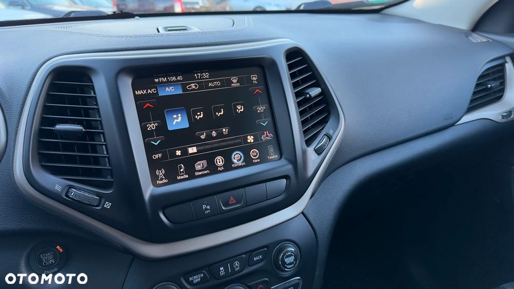 Jeep Cherokee - 26