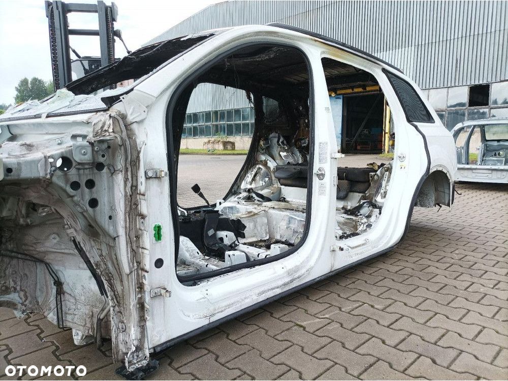 AUDI Q7 4M PRÓG LEWY SŁUPEK ŚRODKOWY LC9A - 2