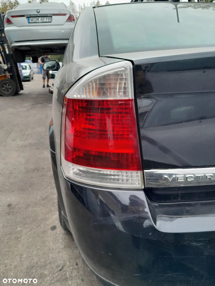 Lampa tylna lewa OPEL Vectra C 02-08r. sedan - 1