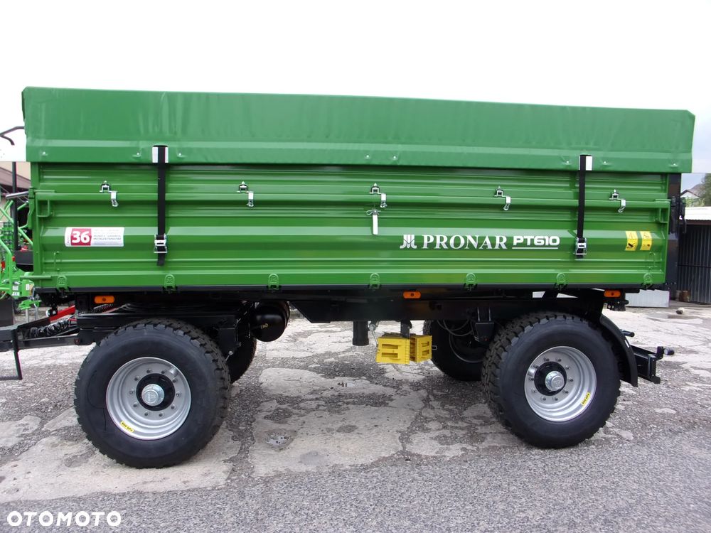 Pronar Przyczepa dwuosiowa paletowa Pronar PT-610 -10-ton, Przyczepa Pronar PT-653/2 - 6-ton z mechanizmem trójstronnego wywrotu, nadstawy, plandeka, balkon - 2