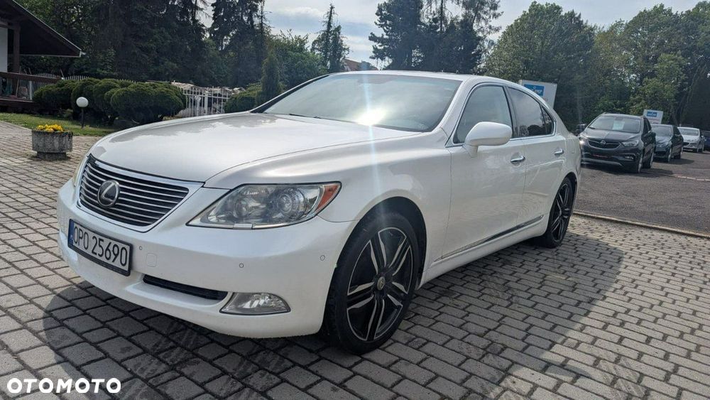 Lexus LS 460 AWD - 3