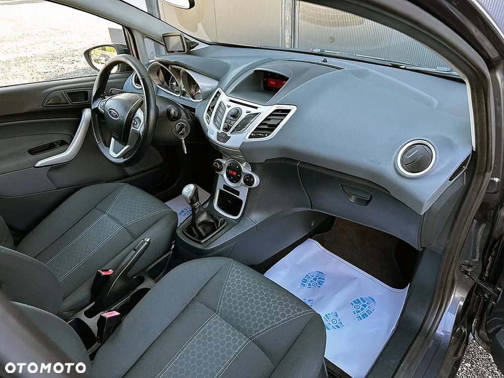 Ford Fiesta 1.4 Titanium - 24