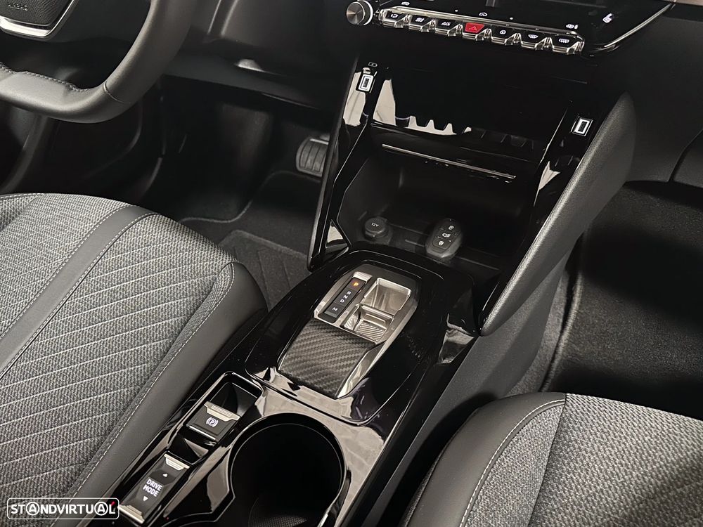 Peugeot 2008 1.2 PureTech Allure Pack EAT8 - 34