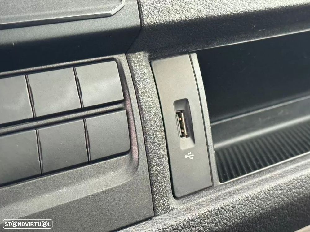 VW TRANSPORTER 2.0 TDI / 3 LUGARES / IVA DEDUTIVEL - 17