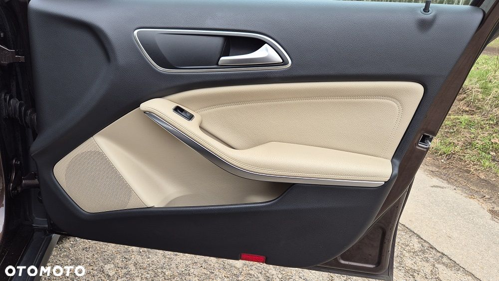 Mercedes-Benz GLA 180 (CDI) d Urban - 18