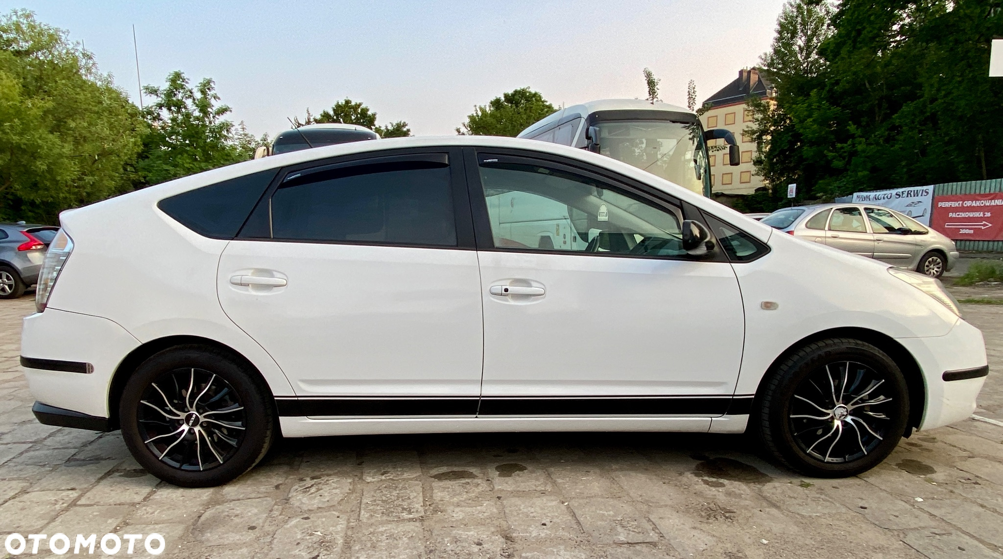 Toyota Prius (Hybrid) Executive - 2