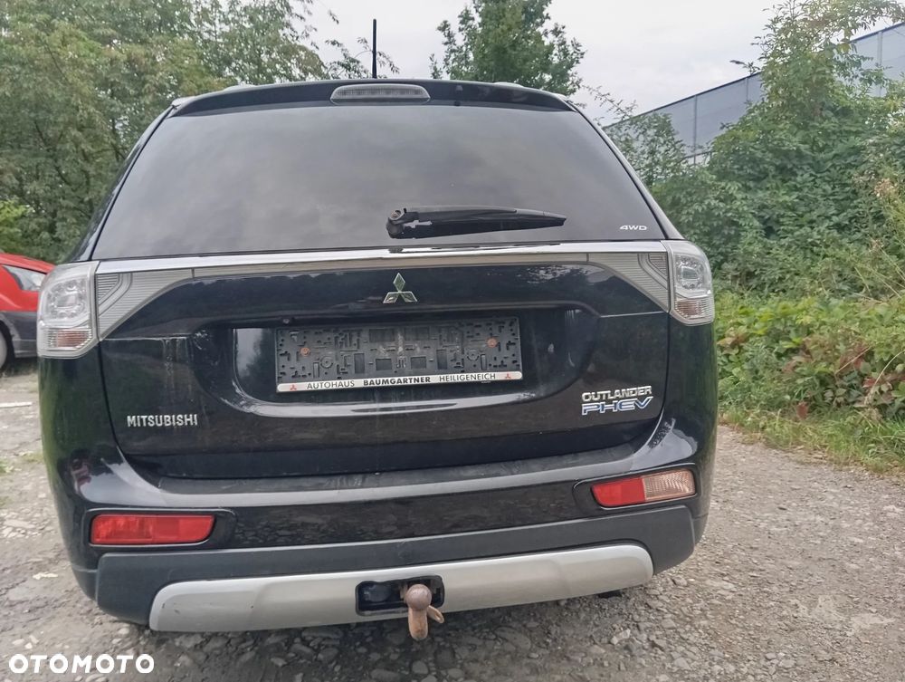 Mitsubishi Outlander Intense + - 12