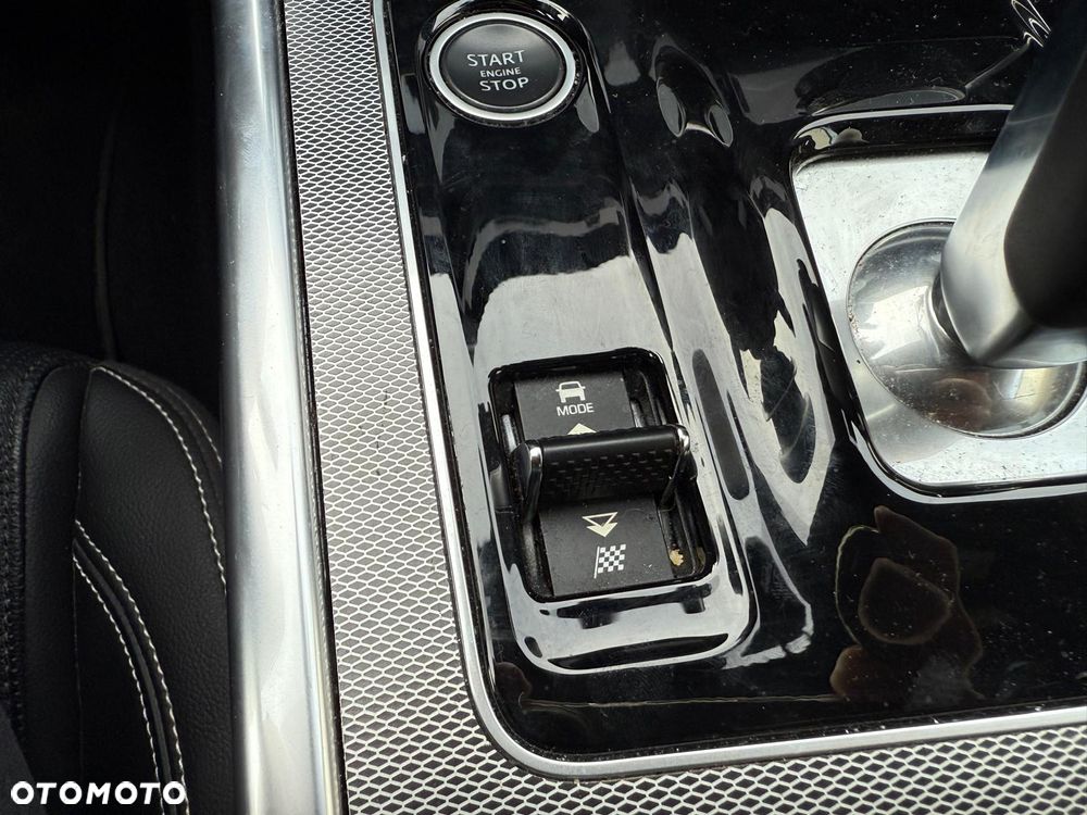 Jaguar XE 2.0 D180 R-Dynamic SE - 23