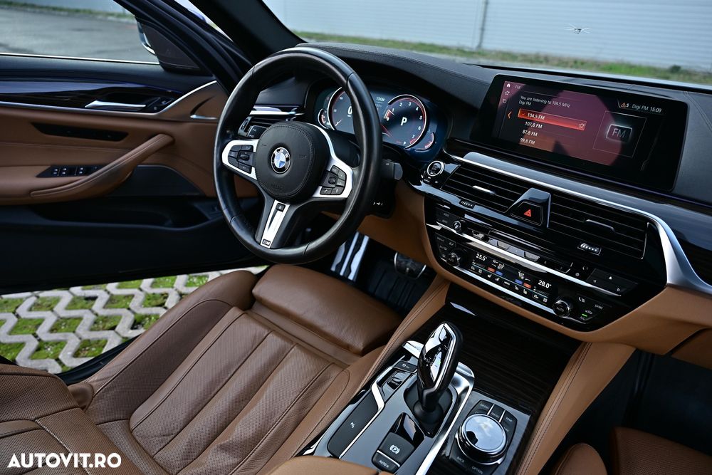 BMW Seria 5 530i xDrive AT - 32