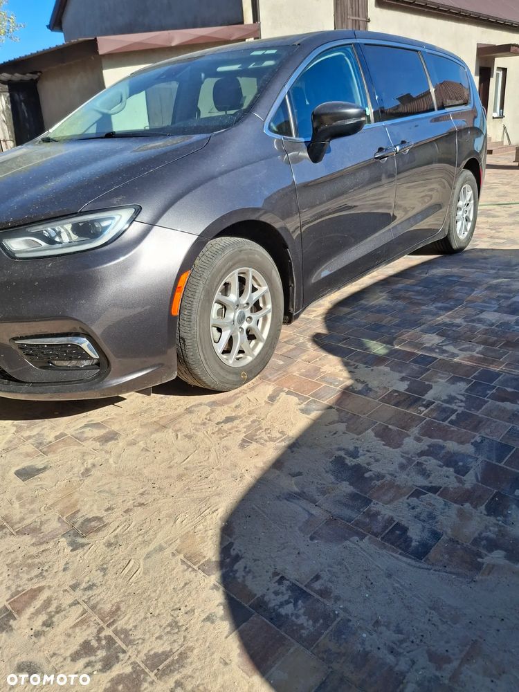 Chrysler Pacifica - 1