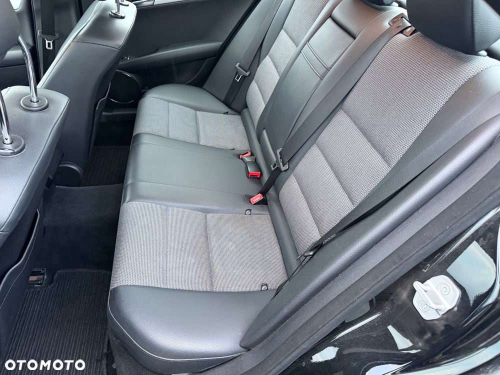 Mercedes-Benz Klasa C 180 CGI BlueEFFICIENCY Avantgarde - 20