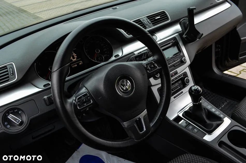 Volkswagen Passat 2.0 TDI Comfortline - 28