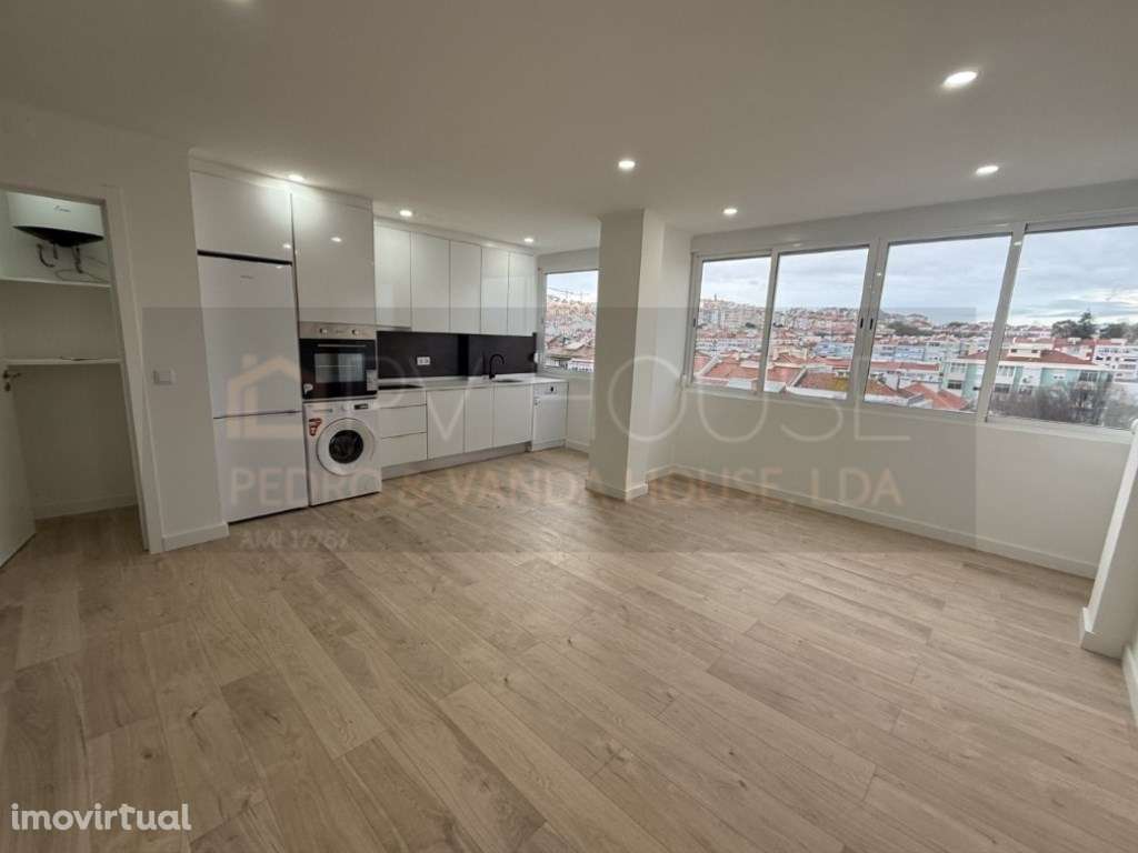 T4 Totalmente Remodelado | Amadora / Damaia | 105 m² na Av Padre Ba... - Grande imagem: 2/13