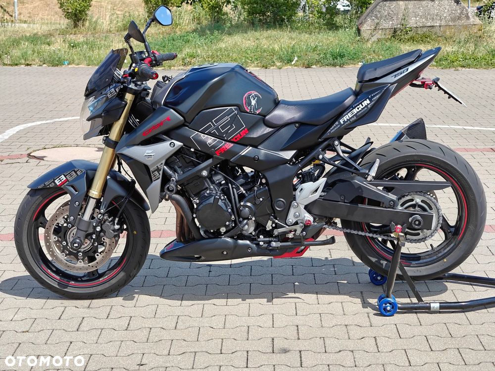 Suzuki GSR - 10
