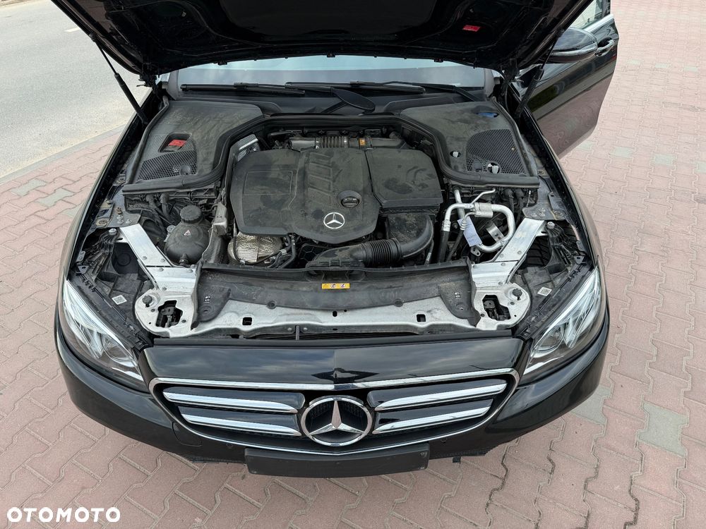 Mercedes-Benz Klasa E 220 d 4Matic 9G-TRONIC Avantgarde - 27