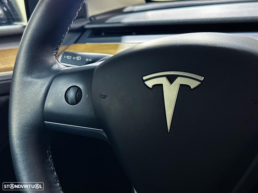 Tesla Model Y Long Range Dual Motor AWD - 37