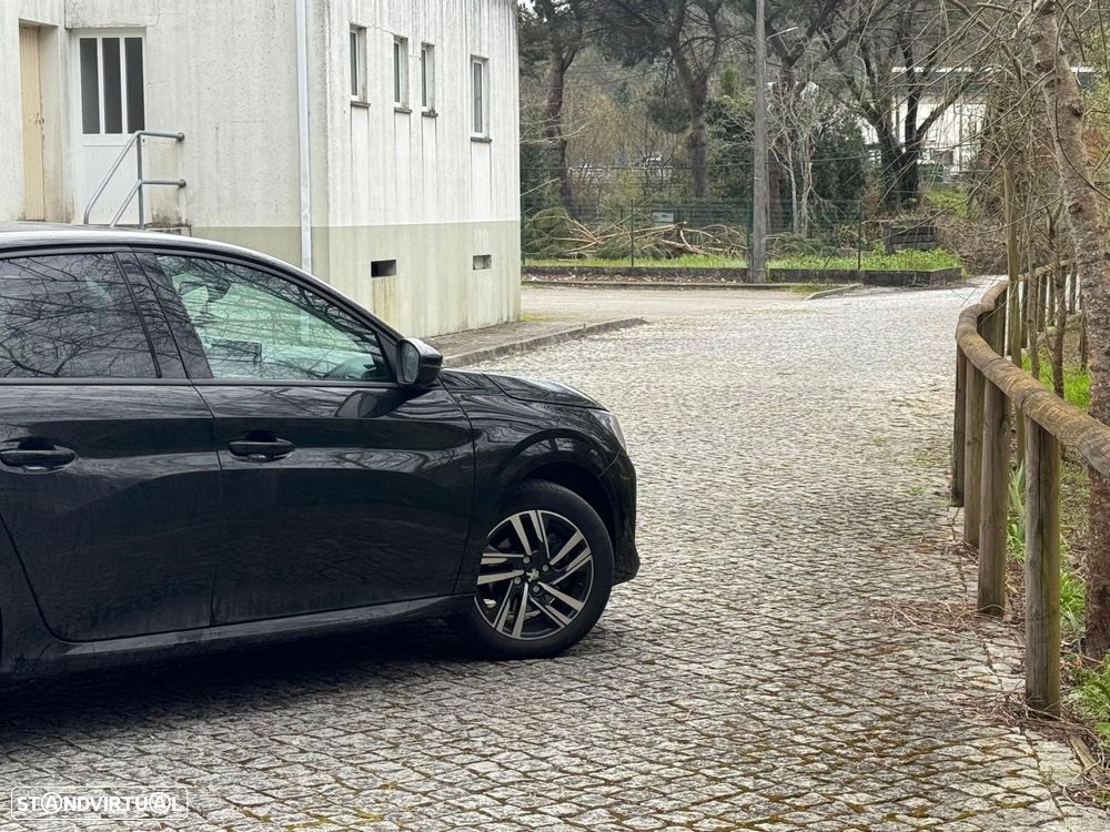 Peugeot 208 1.2 PureTech Allure EAT8 - 8