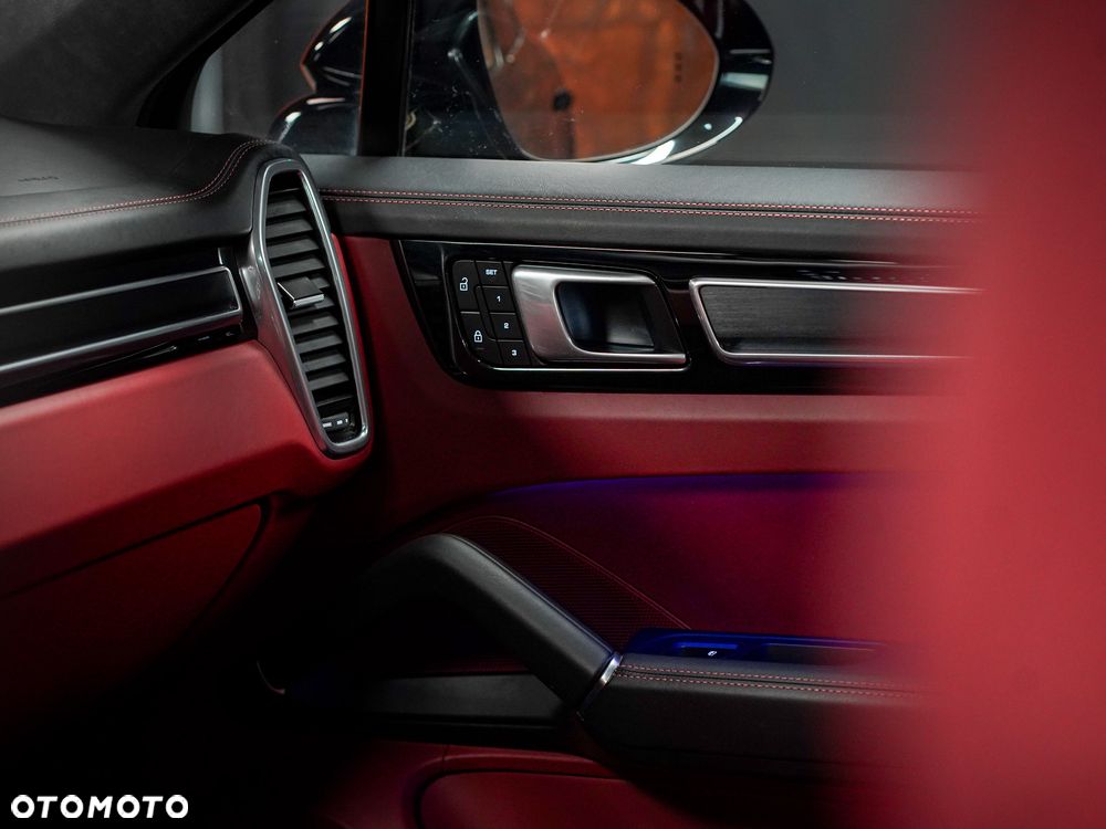 Porsche Cayenne - 20