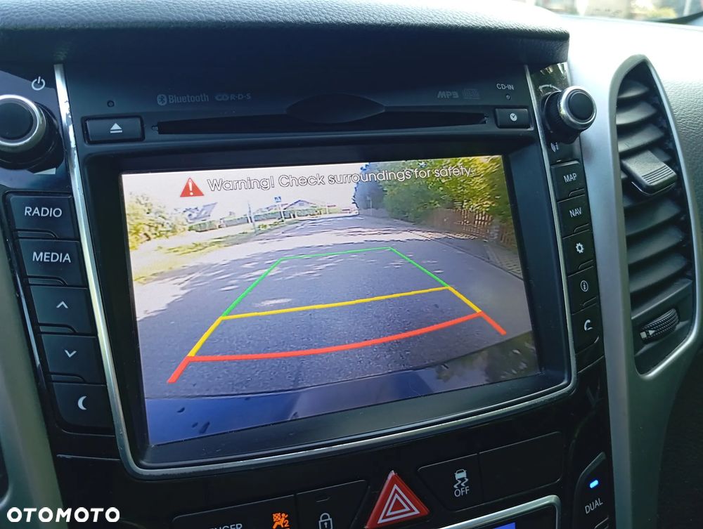 Hyundai i30 1.6 CRDi Fifa World Cup Edition - 12