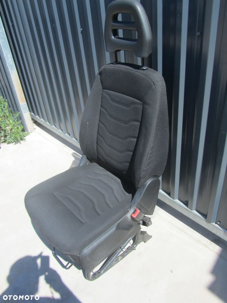 Iveco Daily 14->fotel kierowcy UK - 2