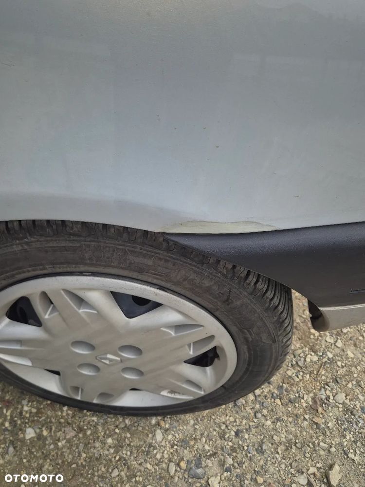 Renault Clio 1.4i RT - 9