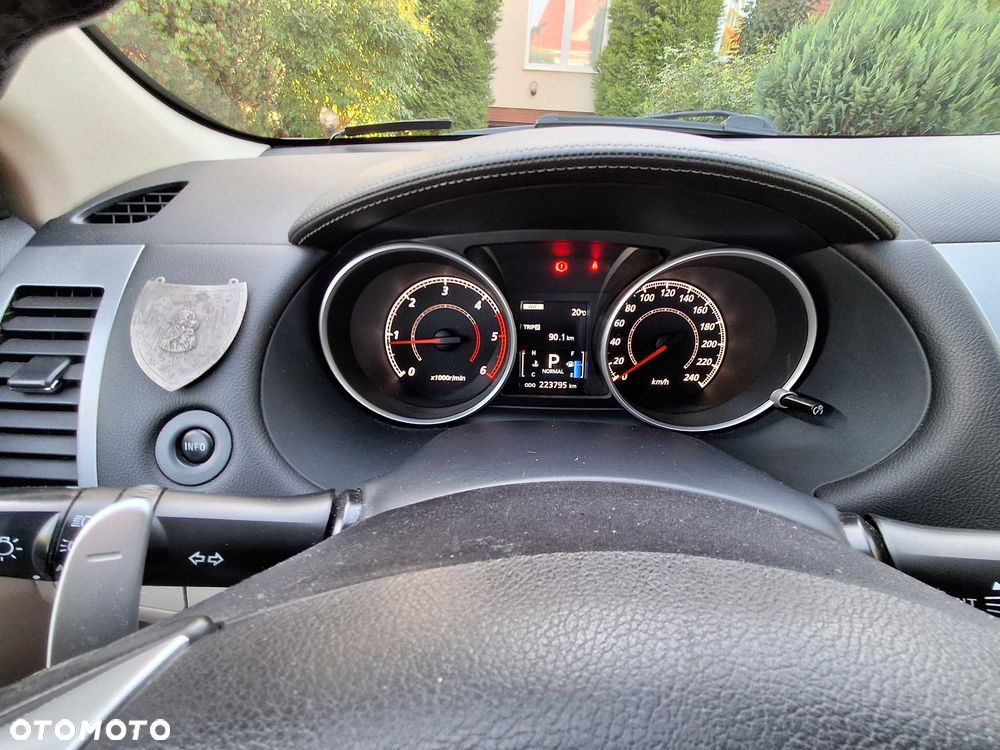 Mitsubishi Outlander - 3