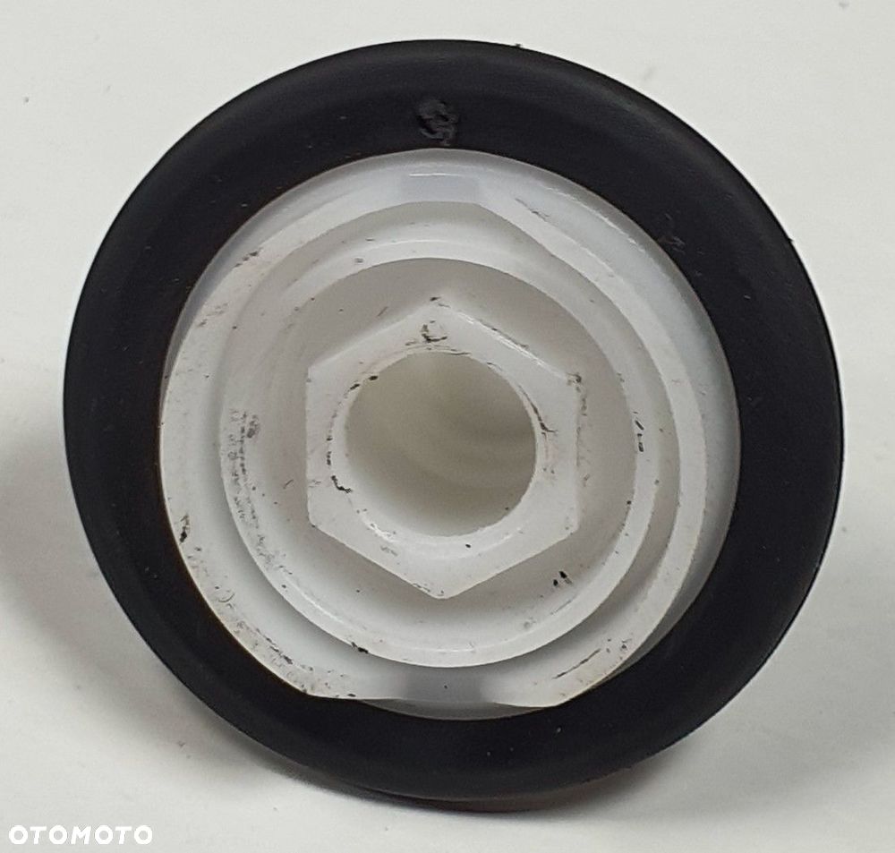 SPINKA UCHWYT MOCOWANIE BMW 7 E65 E66 - 2