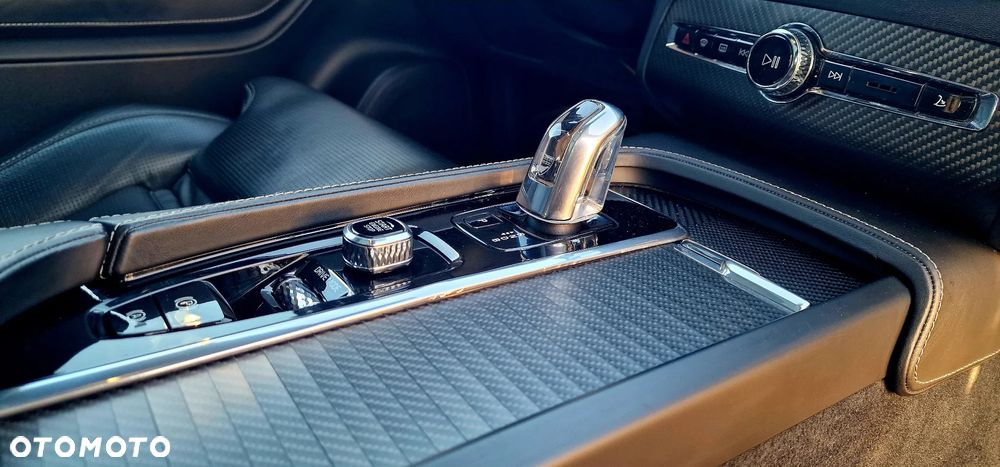 Volvo XC 90 T8 AWD Plug-In Hybrid R-Design 7os - 13