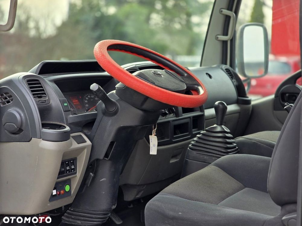 Nissan Cabstar / Multitel HX195 - 17