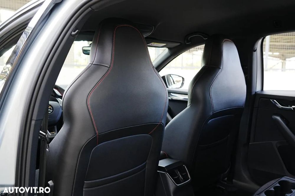 Skoda Octavia Combi 2.0 TDI DSG RS - 19
