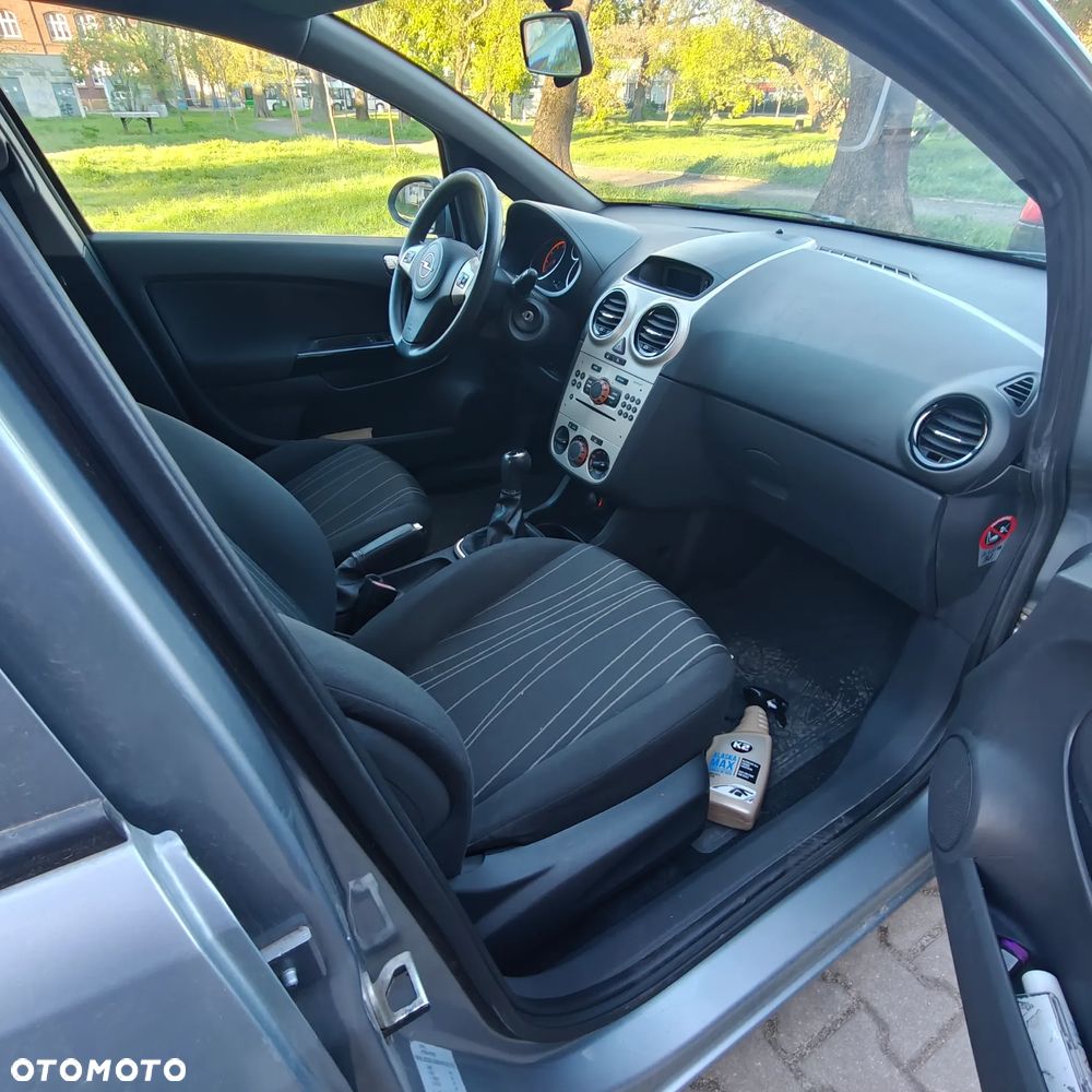 Opel Corsa 1.2 16V Cosmo - 11
