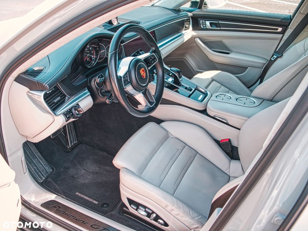 Porsche Panamera - 26