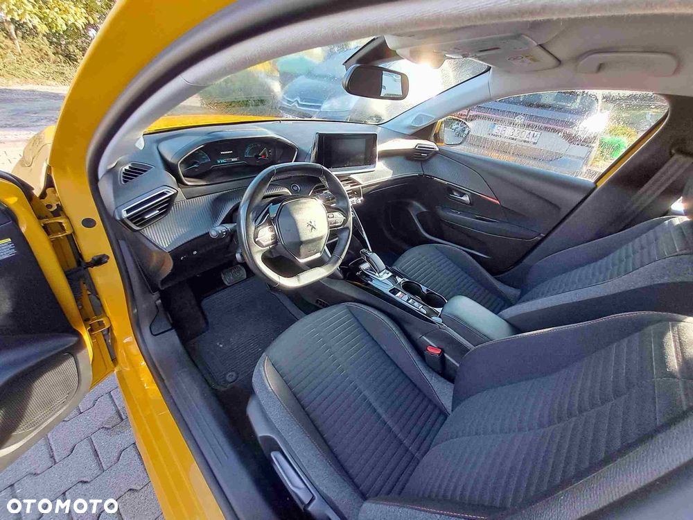 Peugeot 208 - 10