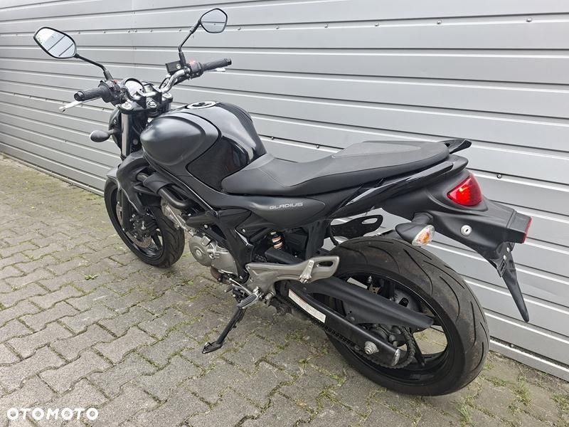 Suzuki Gladius - 5