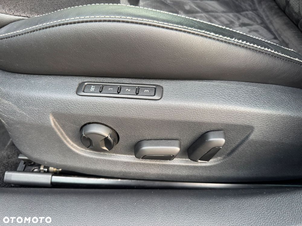 Skoda Superb 2.0 TDI DSG Sportline - 26