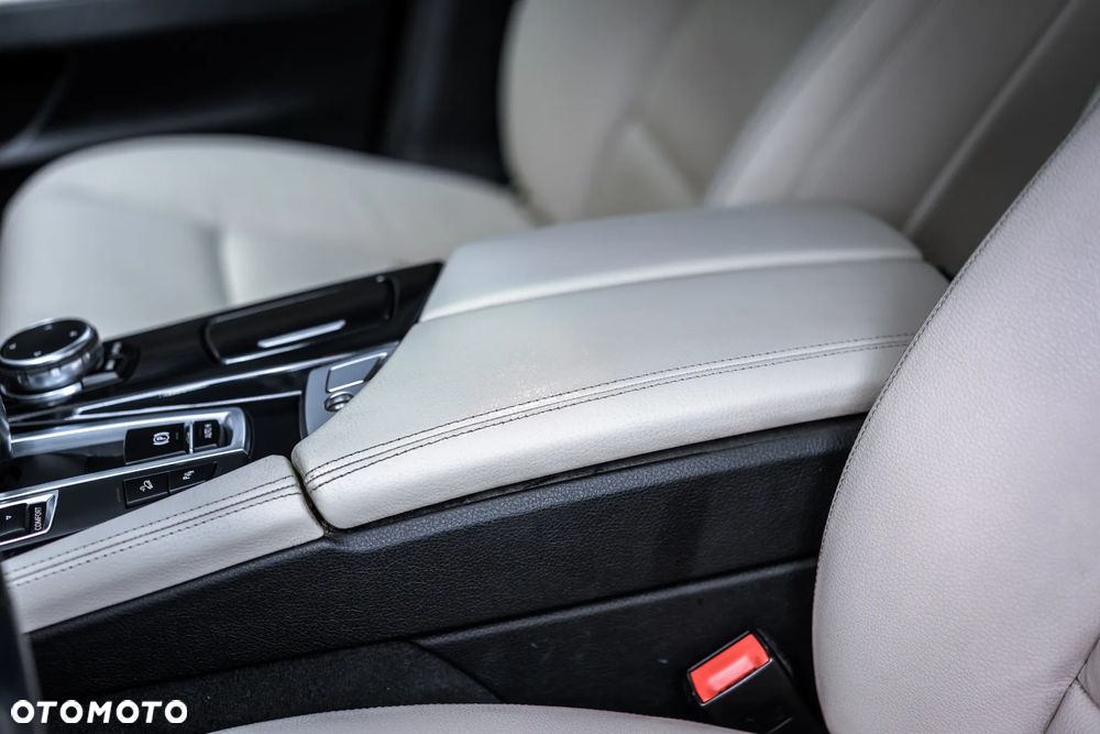 BMW Seria 5 520d xDrive - 10
