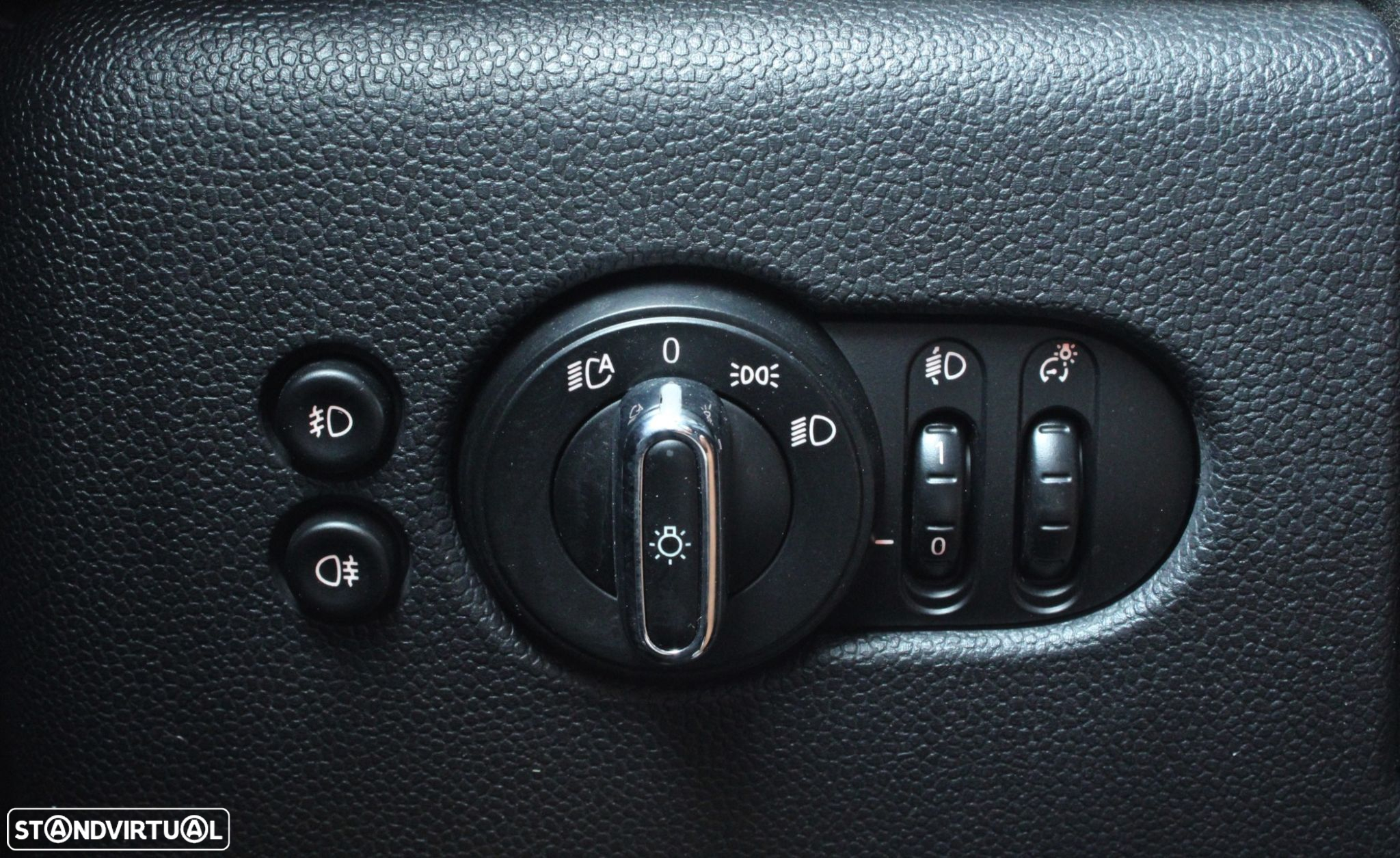 MINI 5 Portas Cooper D Auto - 12