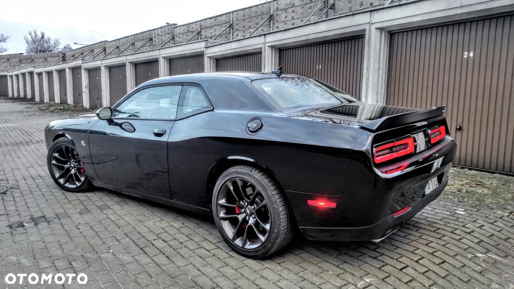 Dodge Challenger 6.4 Scat Pack - 24