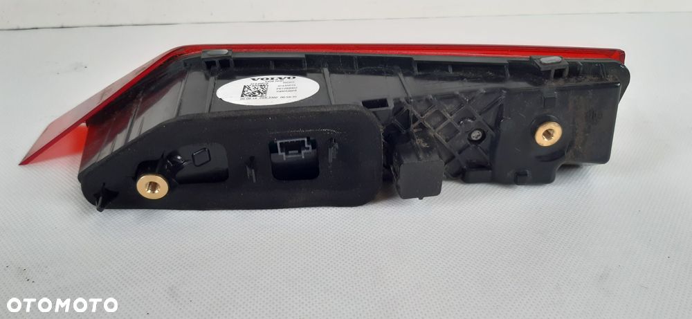 VOLVO XC60 II LAMPA PRAWA TYŁ 31446618 - 5