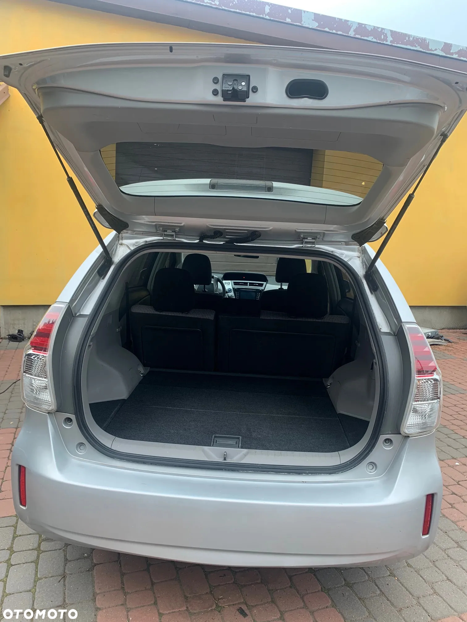 Toyota Prius+ (Hybrid) Life - 19