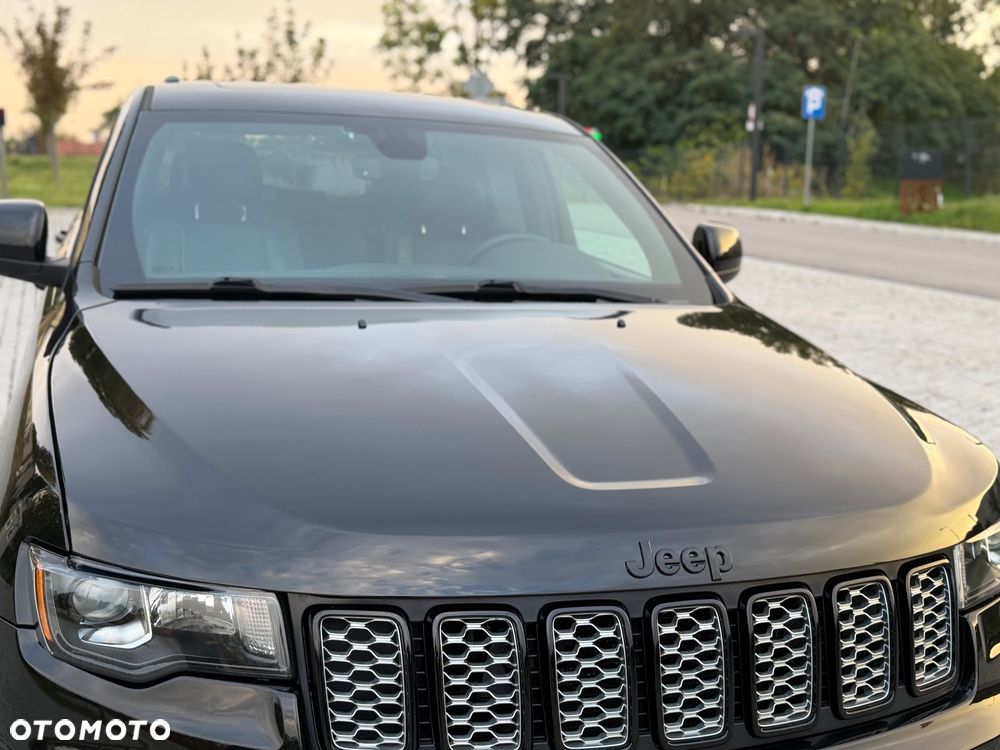 Jeep Grand Cherokee - 12