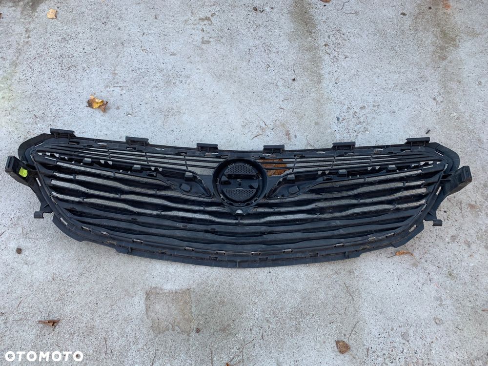 Insignia B Atrapa Grill - 2