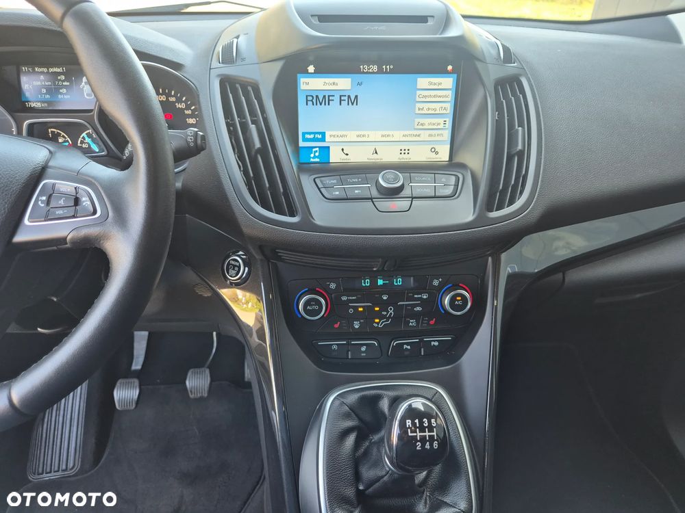 Ford Kuga 1.5 EcoBoost 2x4 Titanium - 16