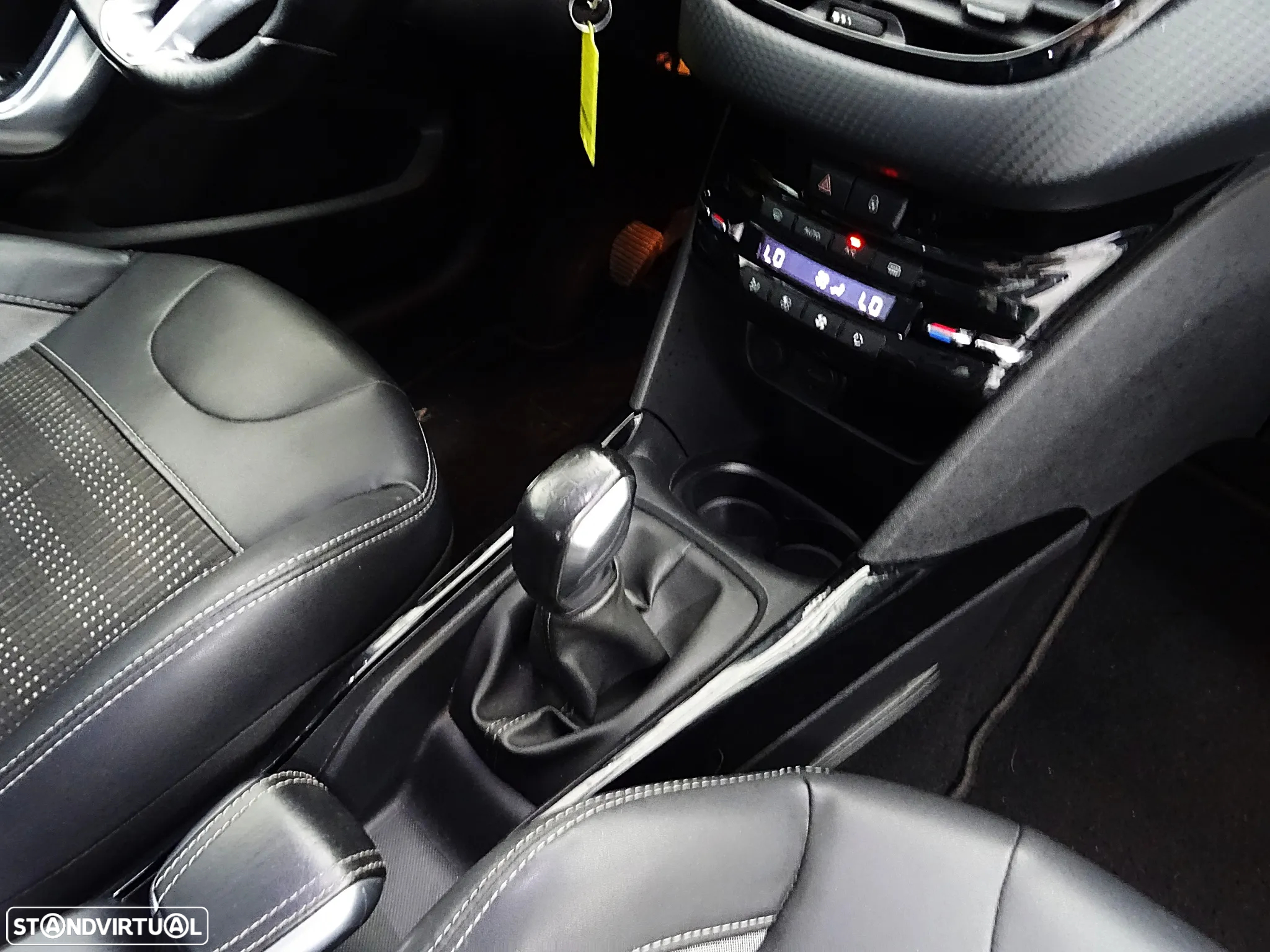 Peugeot 2008 1.2 PureTech Allure - 11