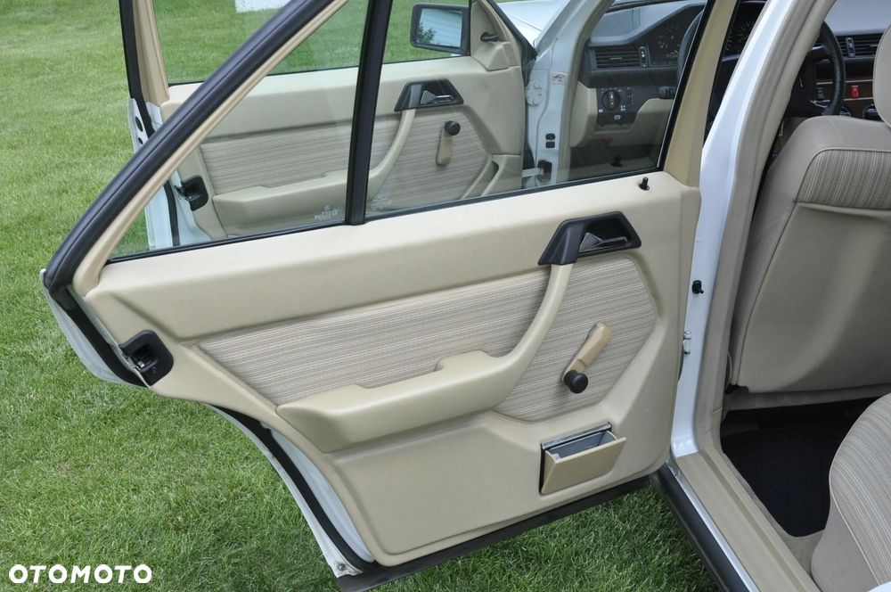 Mercedes-Benz W124 (1984-1993) - 32