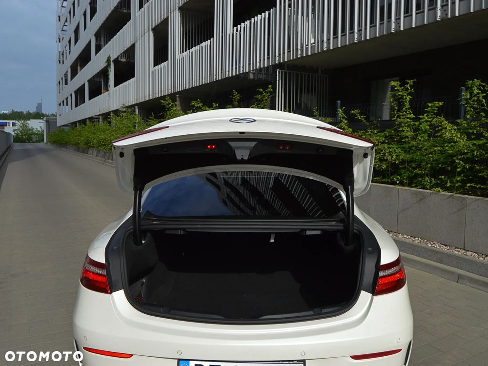Mercedes-Benz Klasa E 220 d 4-Matic 9G-TRONIC - 36