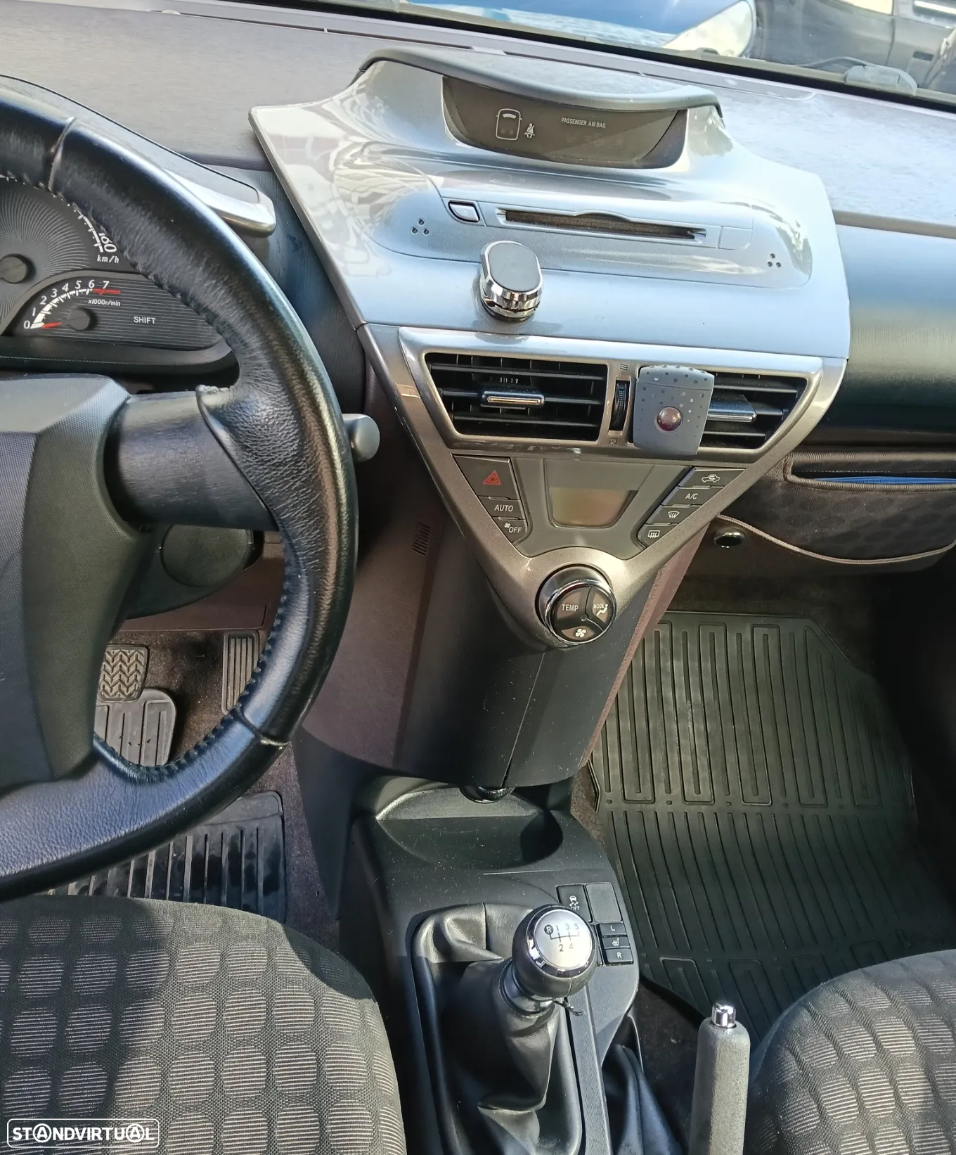 Toyota iQ 1.0 VVT-i - 8