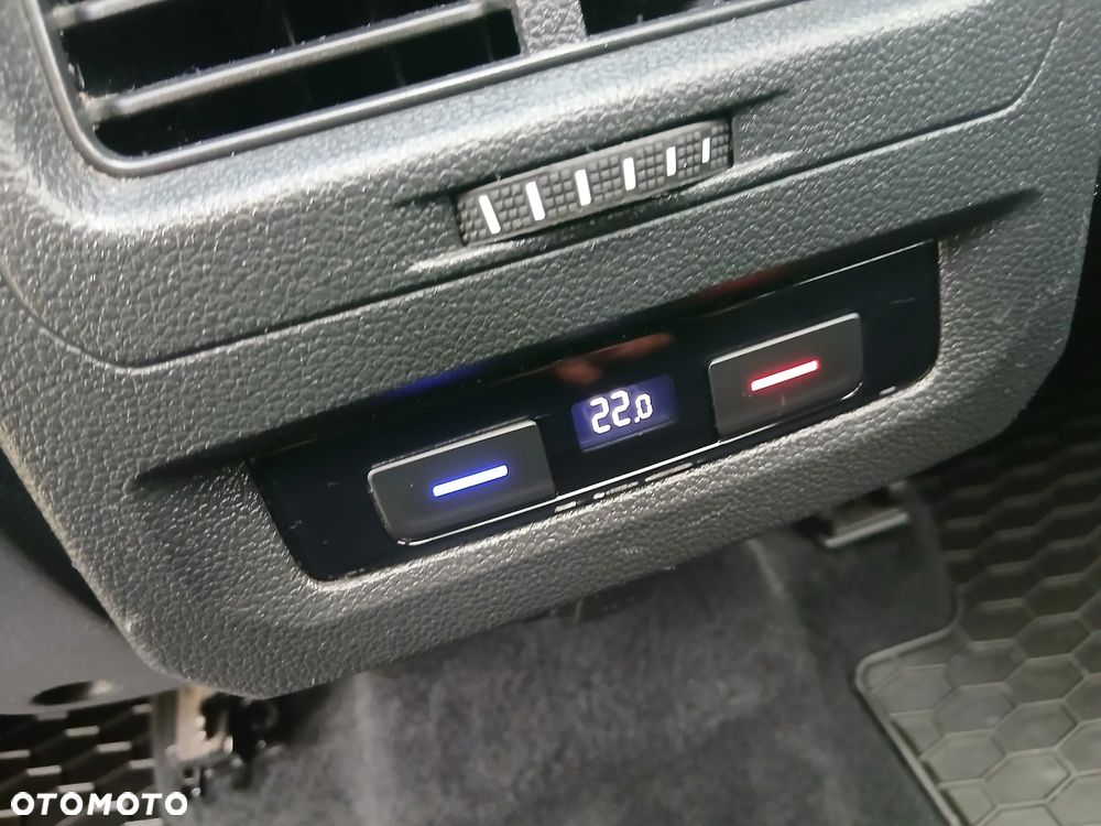 Volkswagen Touran 2.0 TDI SCR DSG Highline - 12