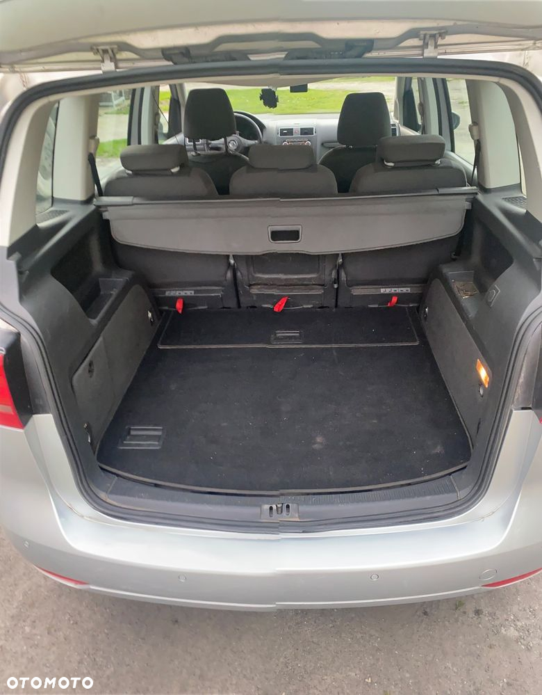 Volkswagen Touran 1.6 TDI DPF BlueMot Trendline - 11
