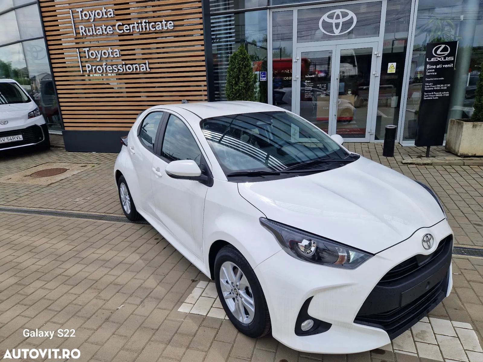 Toyota Yaris 1.5 VVT-i HSD Eco - 1